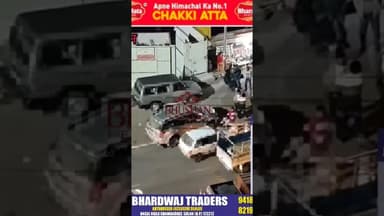 सोलन मै #NH 5 पर वार्ड नंबर 16 मे जमकर चले ला*त घु*से ,,ल*ड़ा*ई किस वजह से हुई यह जांच का विषय #so