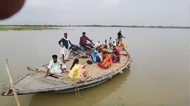 बैसि: आजादी के 78 साल बाद भी टिक्कर टोला के लोग गांगर पंचायत से नदी पार करने को मजबूर