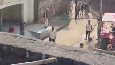 सिरसाकलार। दबंगों ने घर में घुसकर की जमकर मारपीट मामला सिरसा कलार थाना क्षेत्र के अकबरपुर मड़ैया का