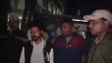 বিহপুৰীয়া: বান্দৰদেৱাত আৰক্ষী আৰু উত্তৰ ডিক্ৰং গাওৰক্ষী বাহিনীৰ অভিযানত এখন টেম্পুৰ পৰা ১৭টা ড্ৰাগছ ভৰ্তি কন্টেইনাৰ সহ এজনক আটক