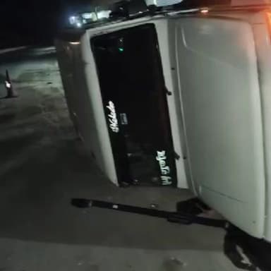 मूंडवा: मूंडवा राष्ट्रीय राजमार्ग 58 पर पलटी बॉलरो, जनहानि टली