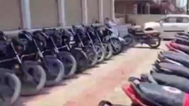 સાગબારા: નર્મદામાં જુના વાહનો ખરીદનાર-વેચનારને રજીસ્ટર નિભાવવા અંગે પ્રસિધ્ધ કરાયેલું જાહેરનામું.