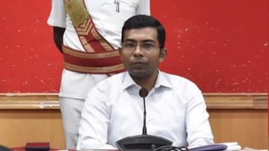 விழுப்புரம்: விழுப்புரம் மாவட்டத்தில் தொடர் மழை காரணமாக இன்று (18.11.2025) பள்ளிகளுக்கு மட்டும் விடுமுறை அளித்து விழுப்புரம் மாவட்ட ஆட்சித்தலைவர்