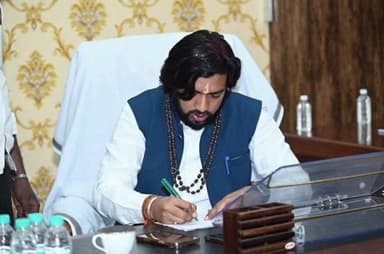 आरंग: आरंग विधायक कार्यालय में लगा जनदर्शन, कई आवेदनों का तत्काल हुआ निराकरण