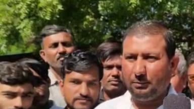 રાજકોટ પશ્ચિમ: આજીડેમ થી હુડકો ચોકડી અને કોઠારીયા ચોકડી સુધી ખરાબ રોડ રસ્તાને લઇ આવેદન, જાણો શું કહ્યું રહેવાસીઓ એ