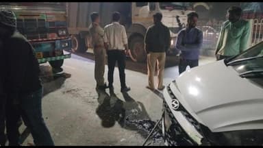 મોરબી: મોરબી-વાંકાનેર હાઇવે પર બંધુનગર પાસે મીડી રાત્રીના કાર અંને ટ્રક વચ્ચે સરજાયો અકસ્માત....