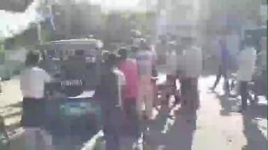 মাথাভাঙা ২: বিনামূল্যে টোটো রেজিস্ট্রেশনের দাবিতে নিশিগঞ্জ বাজারে টোটো ধর্মঘট টোটো ইউনিয়নের সদস্যদের