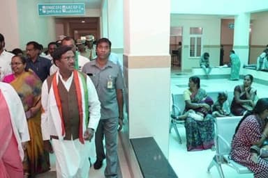 గజ్వేల్: గజ్వేల్ పట్టణంలోని మాతా శిశు ఆరోగ్య కేంద్రాన్ని ఆకస్మికంగా సందర్శించిన రాష్ట్ర మంత్రి వివేక్ వెంకట్ స్వామి