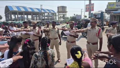 వర్ధన్నపేట: వర్ధన్నపేట పట్టణ కేంద్రంలోని అంబేద్కర్ సెంటర్లో మాదకద్రవ్యాల వినియోగం వల్ల సంభవించే అనర్ధాలపై ప్రజలకు అవగాహన