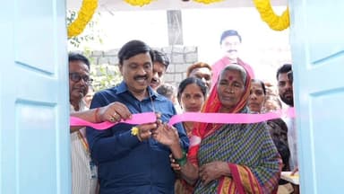 ಗಂಗಾವತಿ: ಹಿರೇಜಂತಕಲ್ ಲಿಂಗರಾಜ ಕ್ಯಾಂಪ್ಗಳಲ್ಲಿ ಕೇಂದ್ರ ಸರ್ಕಾರದ PM-ABHIM ಯೋಜನೆಯಡಿ ನಿರ್ಮಿಸಲಾದ ನಮ್ಮ ಕ್ಲಿನಿಕ್' ಗಾಲಿಜನಾರ್ಧನರಡ್ಡಿ ಲೋಕಾರ್ಪಣೆ