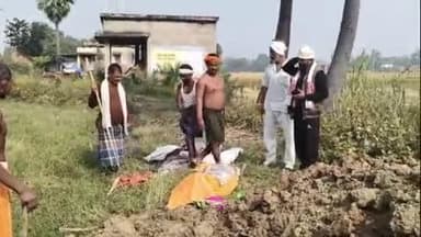 सिलाव: सिलाव प्रखंड के डुमरी गांव में अज्ञात महिला की मौत, ग्रामीणों ने किया अंतिम संस्कार