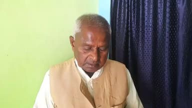 केिशनपुर: किशनपुर पिपरा में भाकपा अंचल सचिव कामरेड रघुनंदन पासवान ने पार्टी कार्यकर्ताओं से की बात, जानिए क्या कहा