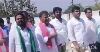 కల్వకుర్తి: కల్వకుర్తి సీసీఐ కొనుగోలు కేంద్రం వద్ద టిఆర్ఎస్ ఆధ్వర్యంలో ధర్నా