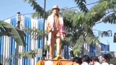 বিহপুৰীয়া: লালুকত যুৱ সমাজৰ উদ্যোগত জুবিন গাৰ্গৰ জন্মদিনৰ দিনা উন্মোচন হয় শিল্পীজনৰ বৃহৎ আকাৰৰ প্ৰতিমূৰ্তি