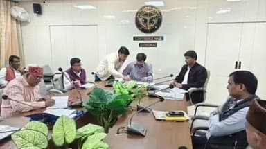 चंदौली: 50 लाख से अधिक लागत वाली परियोजनाओं की समीक्षा बैठक विकास भवन में संपन्न, कार्यों में लापरवाही पर डीएम ने जताई नाराजगी