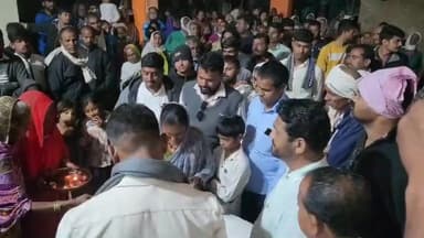 चाळीसगाव: बंजारा संघर्ष योध्दा सतीष राठोड यांचे जंगी स्वागत; उपोषणानंतर घरी परतले, पण रुग्णालयात धमकीचा गंभीर प्रकार!