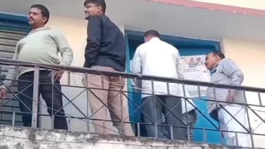 #आजमगढ़ #नगर #पालिका की सुस्त कार्यप्रणाली पर सभासदों का गुस्सा फूटा, सड़क नाली पटिया पथ प्रकाश सब कुछ बदहाल*
https://p...