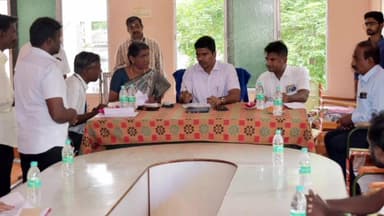 அருப்புக்கோட்டை: மல்லாங்கிணறு பேரூராட்சி அலுவலகத்தில் சிறப்பு தீவிர திருத்த பணிகள் குறித்து ஆய்வு கூட்டத்தில் மாவட்ட ஆட்சித்தலைவர் பங்கேற்பு