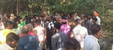 सिधौली: गुलालपुर में संदिग्ध अवस्था में पेड़ पर लटका मिला युवक का शव, मचा हड़कंप, पुलिस तहकीकात में जुटी