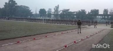 बलिया: पुलिस अधीक्षक ओमवीर सिंह के निर्देशन में अपर पुलिस अधीक्षक दिनेश कुमार शुक्ला ने रिजर्व पुलिस लाइन में ली सलामी