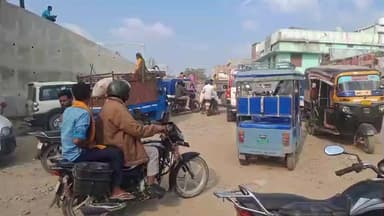 हायाघाट: हायाघाट बाजार में लगा लंबा जाम, लोग परेशान, आने-जाने वालों को हुई दिक्कतें