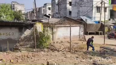 छिबरामऊ: काशीराम कॉलोनी के पास कुछ लोगों ने खोली दुकान, स्थानीय लोगों ने एसडीएम को दी सूचना, नगर पालिका ने दी हिदायत