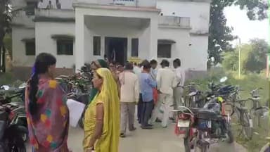 पटोरी: पटोरी प्रखंड के ई-किसान भवन में बीज वितरण के दौरान भीड़ बेकाबू, स्थिति संभालने पहुंची पुलिस