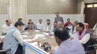 गाज़ीपुर: गाजीपुर में मतदेय स्थलों का बड़ा पुनर्गठन, 419 नए बूथ प्रस्तावित, जिला निर्वाचन अधिकारी ने राजनीतिक दलों संग की अहम बैठक