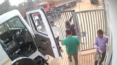 जबरदस्ती ट्रक लेकर एजेंसी से लेकर भागने का आरोप, नगर थाना क्षेत्र के नेशनल हाइवे स्थित टाटा मोटर्स का है मामला #बस्ती #v...