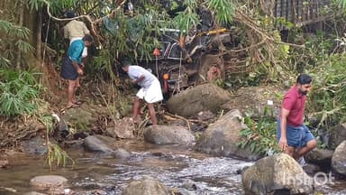 താമരശ്ശേരി: താമരശ്ശേരി ചുരത്തിൽ പഞ്ചസാരയുമായി വന്ന ലോറി കൊക്കയിലേക്ക് മറിഞ്ഞു