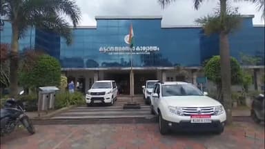 ഇടുക്കി: കട്ടപ്പന നഗരസഭയിലേക്ക് മത്സരിക്കുന്ന എൻ ഡി എ സ്ഥാനാർത്ഥികൾ നഗരസഭാ സെക്രട്ടറി മുൻപാകെ നാമനിർദേശ പത്രിക സമർപ്പിച്ചു