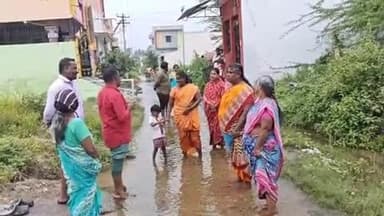 குடியாத்தம்: புவனேஸ்வரி பேட்டை லட்சுமி கார்டன் பகுதியில் 35 நாட்களுக்கு மேலாக சாலையில் ஆறு போல் செல்லும் தண்ணீர் நடவடிக்கை எடுக்க கோரிக்கை