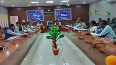 गाज़ीपुर: प्रधानमंत्री आवास योजना की प्रगति रिपोर्ट को लेकर सीडीओ ने सख्ती दिखाई, दो अधिकारियों से तलब किया स्पष्टीकरण