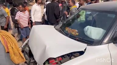 डुमरांव: आरा-बक्सर फोरलेन पर ढकाईच गांव के पास कार अनियंत्रित होकर दुर्घटनाग्रस्त, 10 फीट दूर गिरी