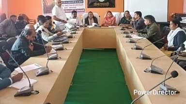 सोनारायठाढ़ी: 21 नवंबर से होने वाले कार्यक्रम की सफलता के लिए सोनारायठाड़ी में बीडीओ ने कर्मियों के साथ बैठक की