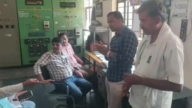 ಜಗಳೂರು: ಕೃಷಿ ಪಂಪ್ ಸೆಟ್'ಗಳಿಗೆ ಕನಿಷ್ಠ 7 ಗಂಟೆ ಸಂಪರ್ಕ ವಿದ್ಯುತ್ ಪೂರೈಕೆಗೆ ಆಗ್ರಹಿಸಿ ಸೊಕ್ಕೆ ಗ್ರಾಮದಲ್ಲಿ ಪ್ರತಿಭಟನೆ