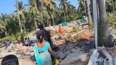 అశ్వారావుపేట: అశ్వారావుపేట మున్సిపాలిటీలో అధికారులు ఇళ్లను తొలగించిన ప్రాంతాన్ని పరిశీలించిన తుడుం దెబ్బ నాయకులు