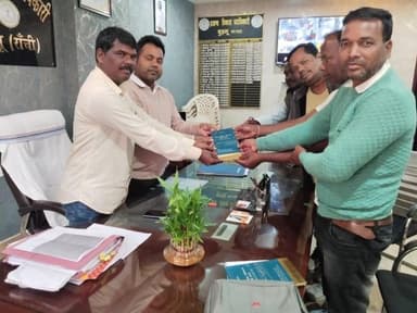 बूरमू: बुढ़मू प्रखंड टूर्नामेंट 2025 के आयोजनकर्ता बुढ़मू प्रखंड विकास पदाधिकारी और अंचल अधिकारी से मिले