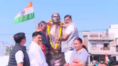 કવાંટ: શહેરમાં સરદાર વલ્લભભાઈ પટેલની ૧૫૦મી જન્મજયંતિની ઉજવણી અંતર્ગત કવાંટ ખાતે 'યુનિટી માર્ચ' પદયાત્રા યોજાઈ