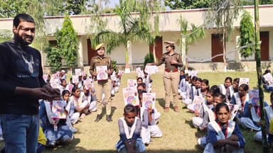 निचलौल: ठूठीबारी में मिशन शक्ति टीम ने निजी स्कूल में छात्राओं को किया जागरूक