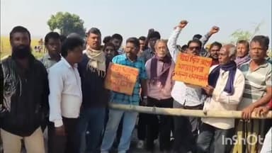 রায়না ১: বেহাল রাস্তা চরম দুর্ভোগে গ্রামবাসিরা, রাস্তার দাবিতে পথ অবরোধ রায়না ২ব্লকে