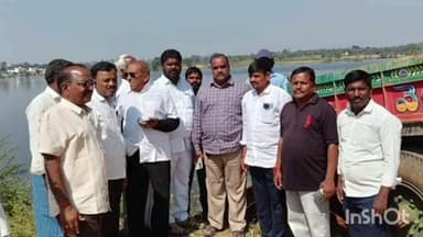 కుల్కచర్ల: కామన్ పల్లి చెరువు తూముకు గండి వృధాగా పోతున్న నీరు, దగ్గరుండి మరమ్మతులు చేయించిన అధికారులు, నాయకులు