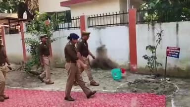 आज़मगढ़: सीओ सदर आस्था जायसवाल ने जहानागंज थाने का किया सख्त मुआयना, रिकॉर्ड से लेकर व्यवस्था तक हर मोर्चे पर परखी तैयारियां