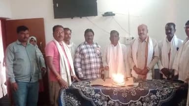 धनोरा ब्लांक कांग्रेस कमेटी द्वारा माननीय कमलनाथ जी पूर्व मुख्यमंत्री का आज जन्मदिन कैक काट कर मनाया गया।