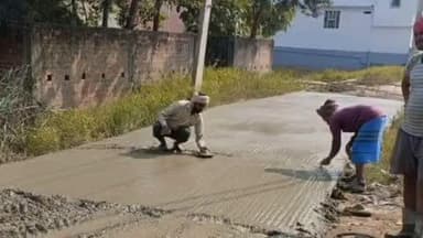 बिक्रमगंज: बिक्रमगंज के गुलज़ारबाग में सड़क निर्माण कार्य शुरू हुआ