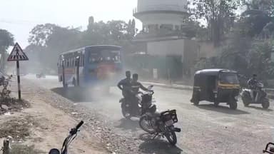 ಧಾರವಾಡ: ಧಾರವಾಡದ ಸವದತ್ತಿ ರಾಜ್ಯ ಹೆದ್ದಾರಿ ಮೃತ್ಯುಂಜಯ ನಗರದ ಬಳಿಯಲ್ಲಿ ಜನರು ರಸ್ತೆಯ ಧೂಳಿನಿಂದ ಕಂಗಾಲು #Localissue