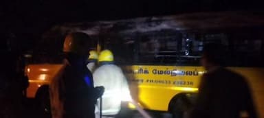 செங்கோட்டை: தனியார் பள்ளி பேருந்து தீப்பிடித்து எறிந்ததால் பரபரப்பு