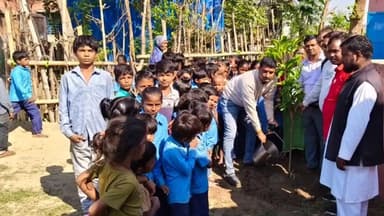 गम्हरिया: पैक्स अध्यक्ष ने छात्र-छात्राओं संग विद्यालयों में वृक्षारोपण कार्यक्रम आयोजित किया