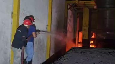 ઉમરપાડા: કરંજ GIDC માં એક કંપનીમાં આગની ઘટના બની.