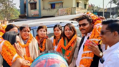 सेंदुरस गांव में आत्मनिर्भर भारत कार्यक्रम के तहत महिला सम्मेलन का आयोजन किया गया